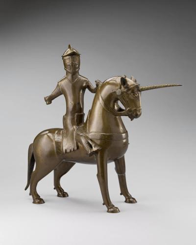 <p><em><strong>Chevalier montant une licorne</strong></em>, aquamanile,&nbsp;Allemagne, XIV<sup>e</sup> siècle,&nbsp;Musée des Beaux-Arts et d'Archéologie, ville de Besançon © Chipault &amp; Soligny&nbsp;</p>
